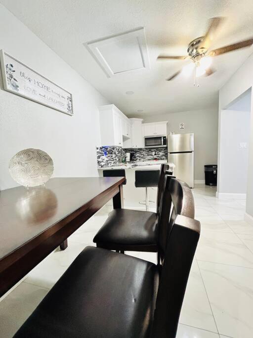 Grey Novo Studio + Free-Parking&Wifi Tampa Extérieur photo