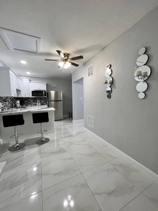 Grey Novo Studio + Free-Parking&Wifi Tampa Extérieur photo